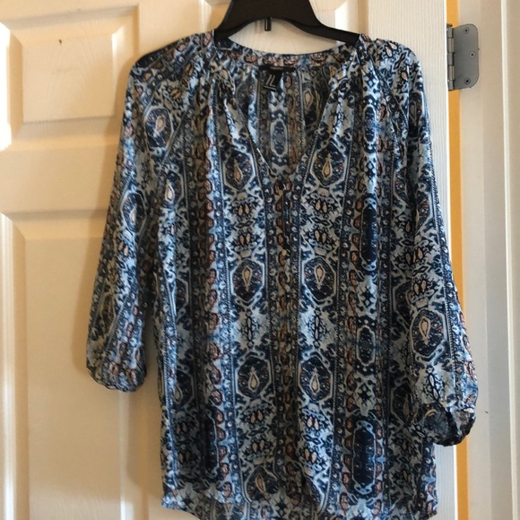 Pretty button down blouse - Picture 1 of 8